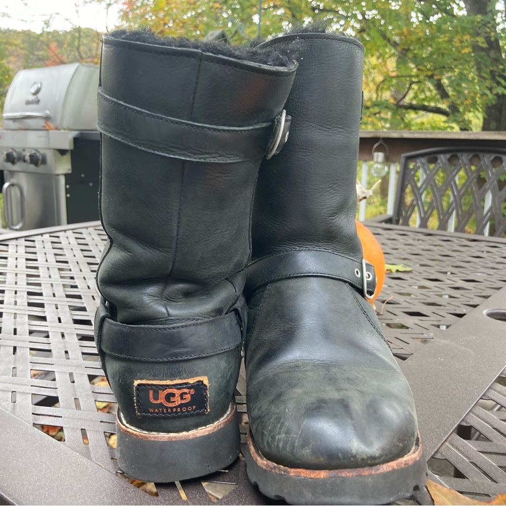 Unique belted UGG boot size 8